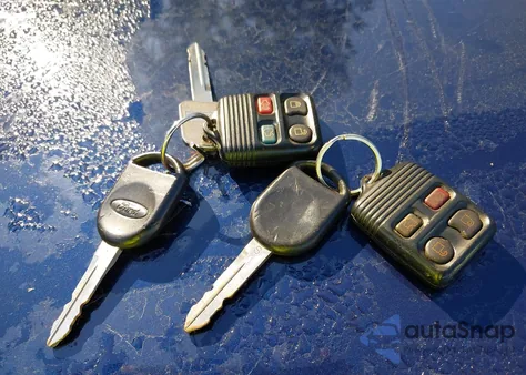 2007 Ford Mustang V6 Deluxe/V6 Premium z USA, uszkodzony, nr VIN 1ZVHT80N475223589